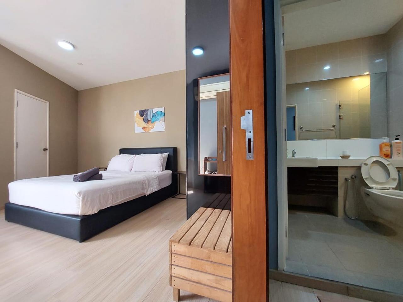 118 Island Plaza Suite City8 By Joal Tanjung Tokong Exterior photo